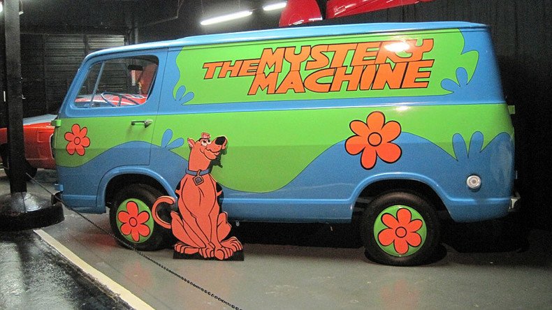 Jeepers! Scooby Doo Mystery Machine chased by California police — RT Viral