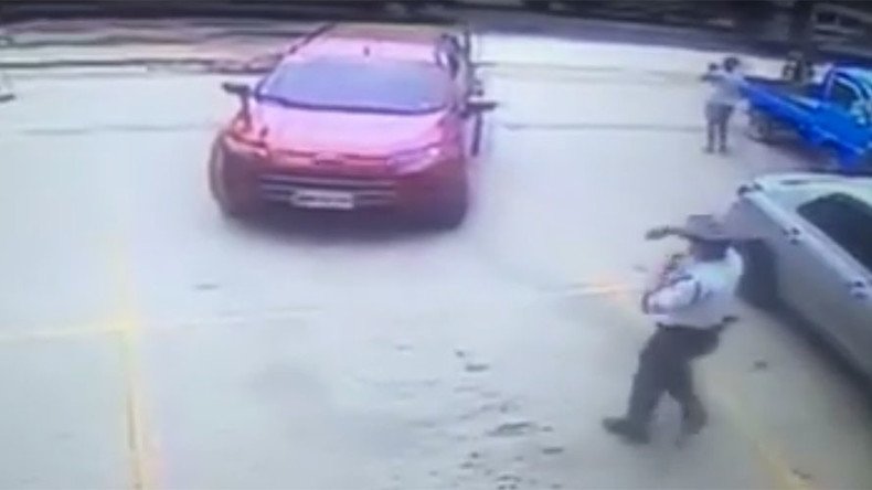 Guard unwittingly directs driverless car out of parking lot (VIDEO)