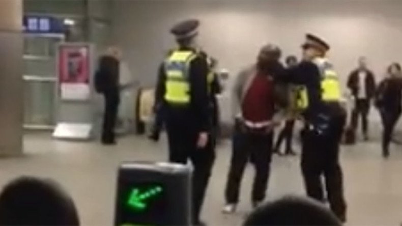 ‘I’m not a criminal!’ Police beat man with baton at London’s St. Pancras Station (VIDEO)