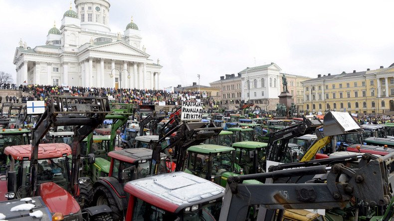 600+ tractors in downtown Helsinki as Finnish farmers decry anti-Russian sanctions
