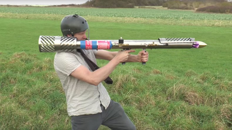 Scrap metal madness: Plumber creates DIY ‘firework rocket launcher’ to blow his socks off (VIDEO)