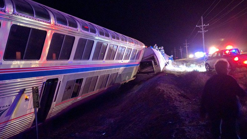 Chicago-bound Amtrak train with over 140 on board derails in Kansas, nearly 30 injured