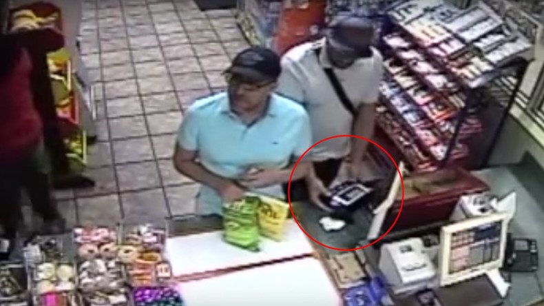 Cyber thieves install credit card skimmer in three seconds (VIDEO)