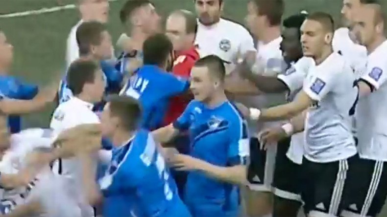 3 penalties, 2 red cards, and 1 mass brawl at Russian football match (VIDEO)