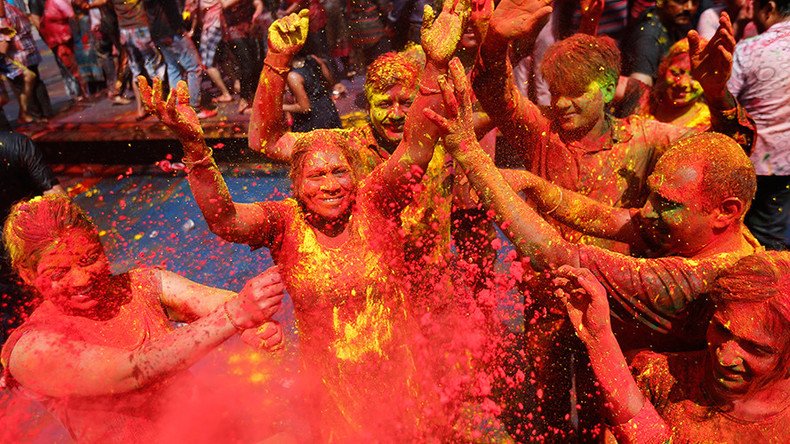 Festival of Colors: Holi week kicks off as Pakistan grants official status (PHOTOS, VIDEOS)