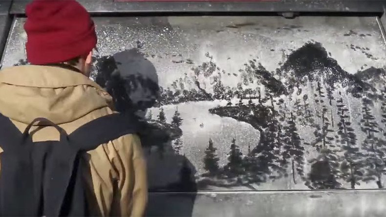 Muddy masterpieces: Artist turns dusty cars into 'canvases on wheels' (VIDEO)