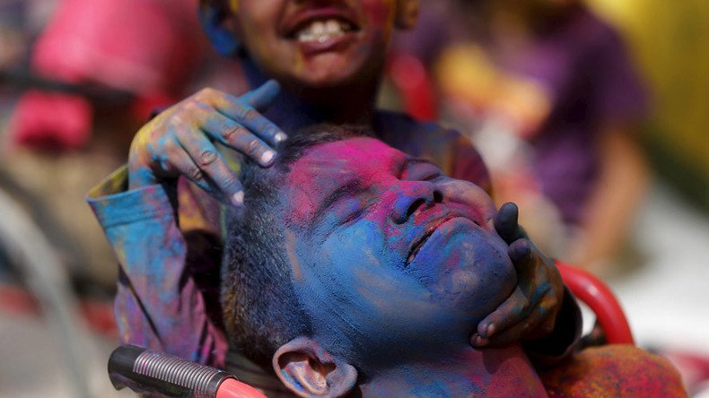 Holi highlights: Colors festival welcomes spring & triumph of good over evil (PHOTOS, VIDEOS)