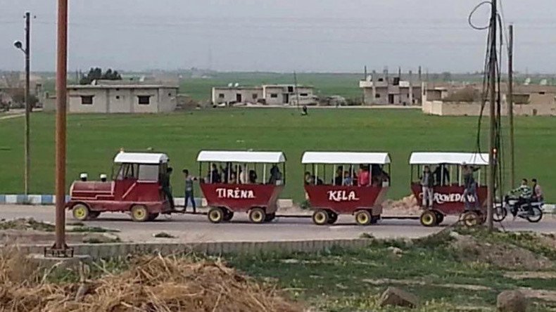 Homemade train helps puts Syrian city of Kobani back on track (PHOTOS)