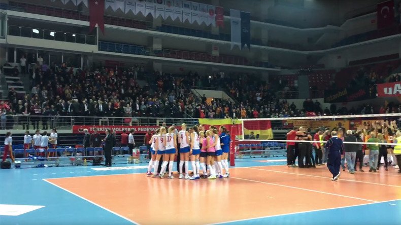 Turkish (Un)Delight: Istanbul V-ball fans spray Russian team with garbage & insults (VIDEO)