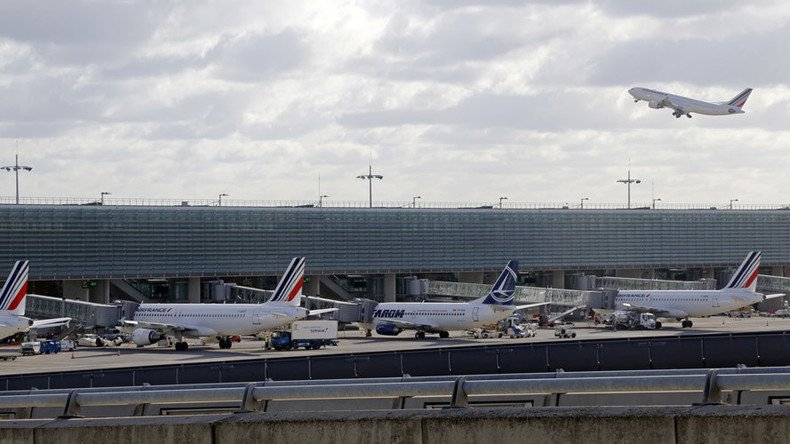 Child groups outraged after 8yo with fake docs kept in Paris airport for more than a week