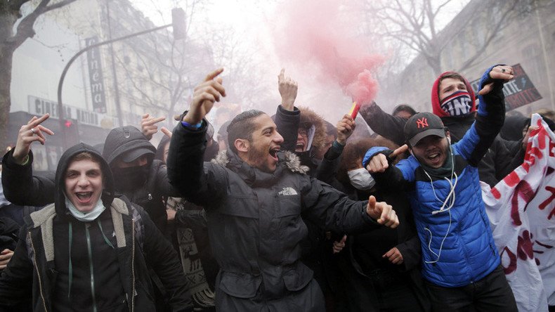 Tear gas, clashes, broken windows: Anti-labor reform protesters rally across France
