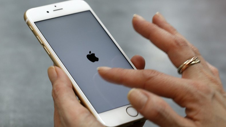 FBI agrees to help unlock iPhone in Arkansas homicide case