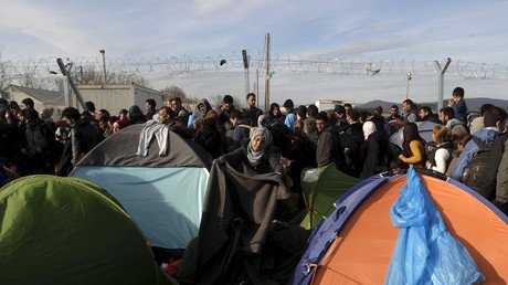 Greek governor urges state of emergency as thousands of migrants stranded at Macedonian border