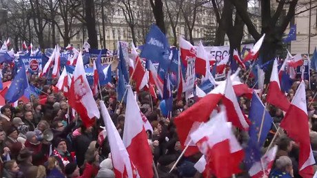 ‘No to dictatorship in Poland’: 50,000+ protest govt reforms in Warsaw (VIDEO)