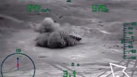 ISIS vehicles hunted & destroyed by Russian Mi-28 helicopters in Syrian desert (MILITARY VIDEO)