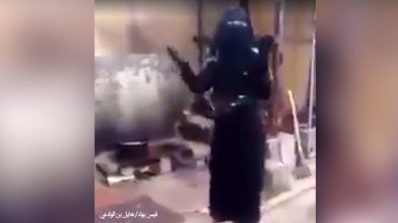 'Save us from ISIS or bomb us with chemical weapons,' pleads Iraqi woman in emotional FB video
