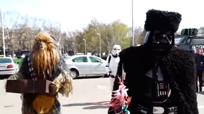  Darth Vader, Chewbacca present ex-Georgian prez Saakashvili with BBQ tools (VIDEO)