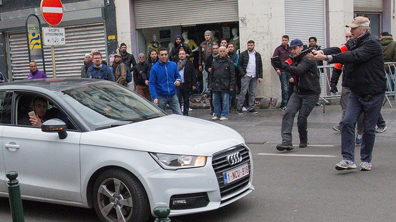 Car charges at police, runs down woman, during Brussels anti-Islam protest (VIDEO)