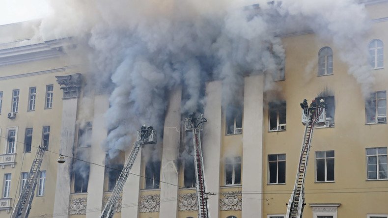 Evacuation as massive blaze strikes Ministry of Defense HQ in Moscow