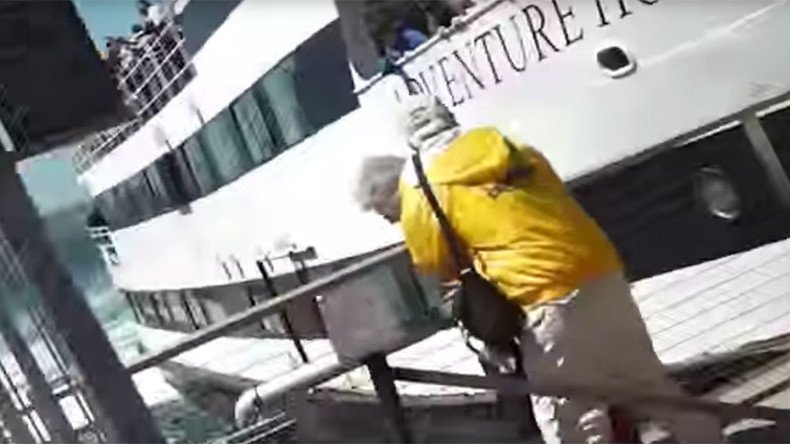 Tourists cheat death as whale-watching ship crashes into California pier (VIDEO)