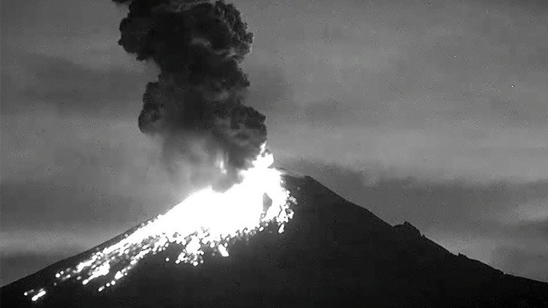 Mexico’s Popocatepetl volcano spectacularly erupts, spewing lava & ash (VIDEO)