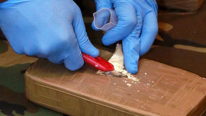 Man’s suspiciously large crotch leads airport police to cocaine find (PHOTO)