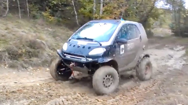 Petrolhead beefs up city Smart car into raging mud buggy (VIDEO)