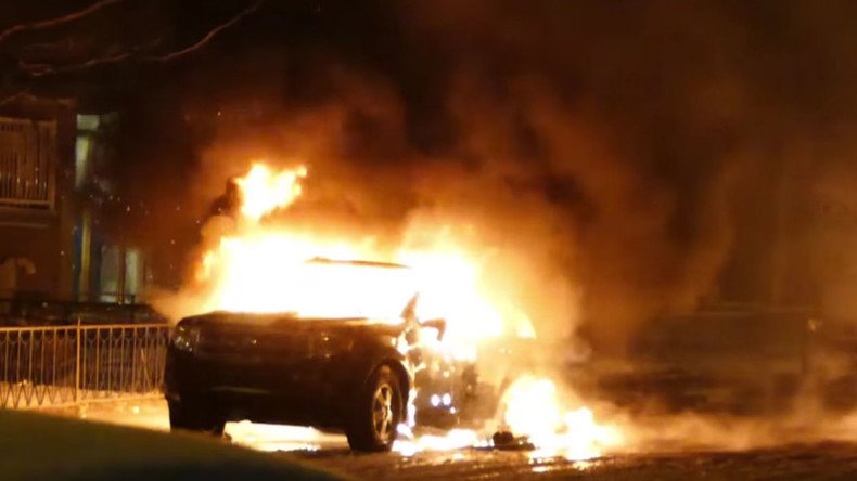 Cars set alight, police station attacked during anti-police brutality protest in Montreal (VIDEOS)
