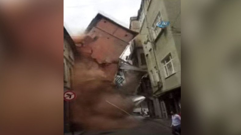 Seconds from death: Five-storey Istanbul building crumbles in flash (VIDEO)