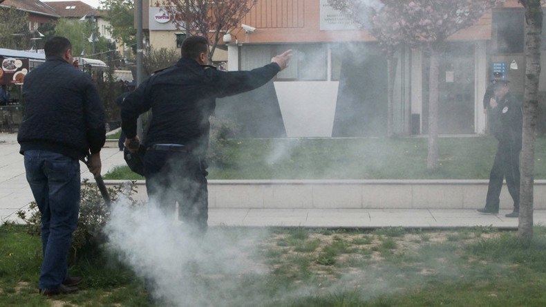 Protesters release tear gas to disrupt Kosovo president’s inauguration (VIDEO)