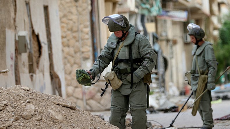 Russians continue to clear ISIS mines in Palmyra, as locals return (PHOTOS)