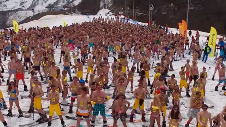 1,000 bikini riders bid for Guinness record in Sochi (VIDEO)