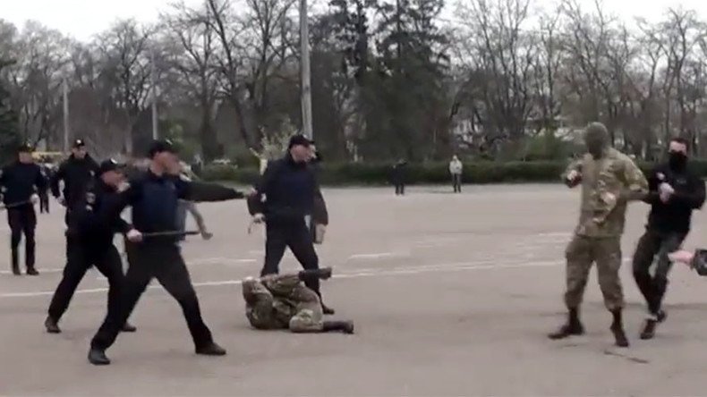 Ukrainian far-right groups clash with police during WWII commemoration (VIDEO)