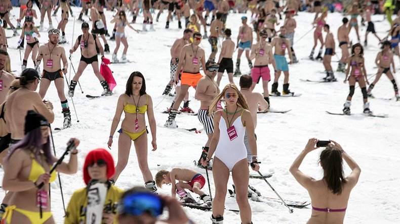 RT 360 video of 1,000 swimwear-clad Sochi skiers (VIDEO)