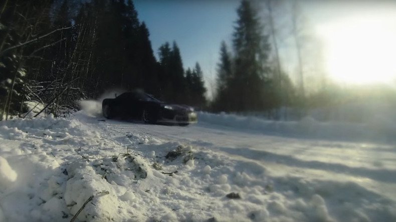 Russian drivers mesmerize with awesome snow-filled drift racing display (VIDEOS)