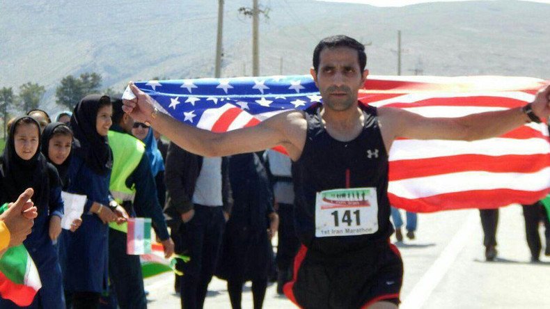 Iranian runner flies US flag in support of absent American athletes (PHOTO)