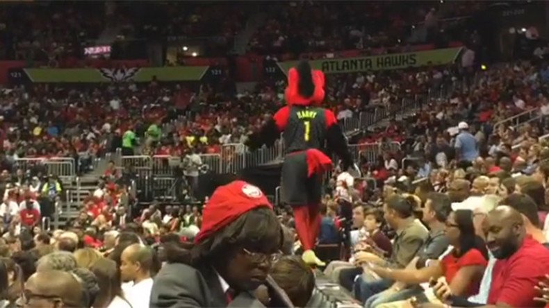 Crushing moment: Atlanta Hawks mascot slips on barrier (VIDEO)