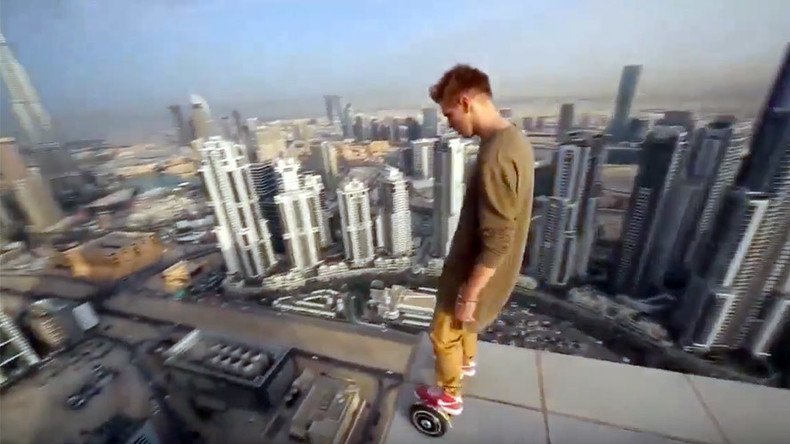 Daredevil Russian hoverboards on the edge of Dubai skyscraper in vertigo-inducing stunt (VIDEO)