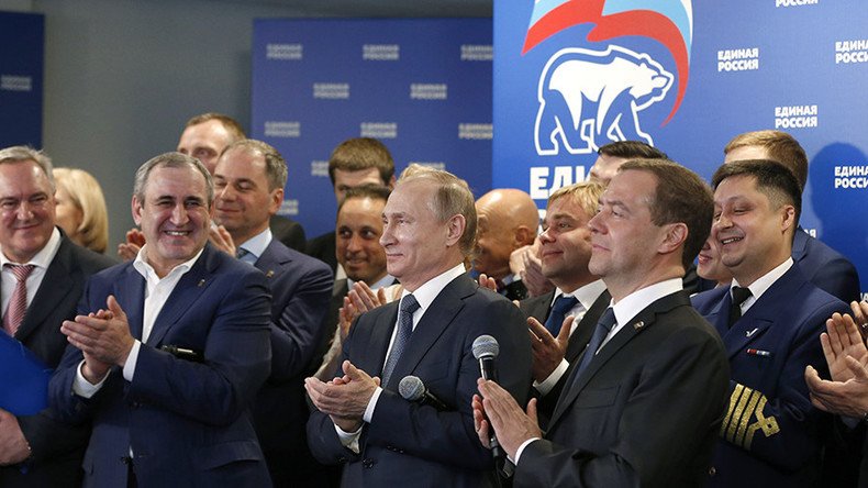 Putin meets United Russia candidates, urges honest competition at primaries