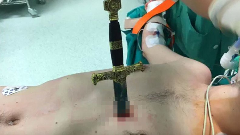 Surgeon removes sword from beside man’s beating heart (GRAPHIC VIDEO)