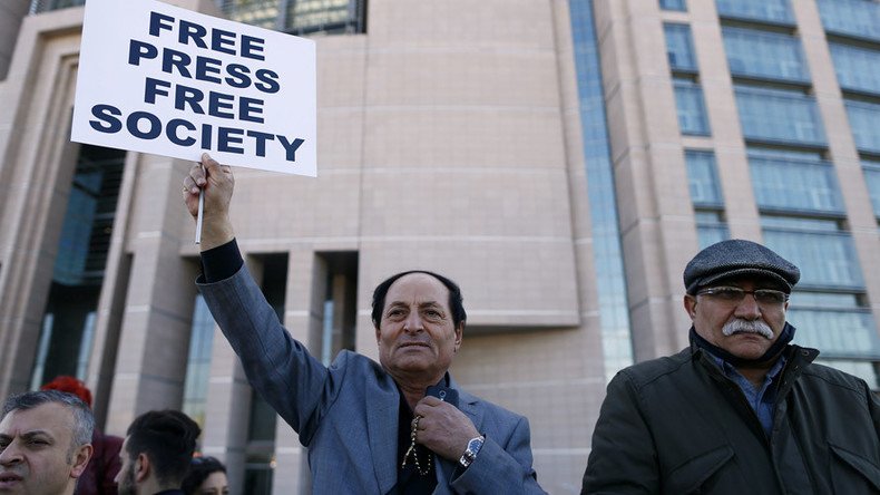 Turkish academics & journalists on trial in Istanbul as protesters gather outside court