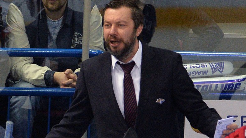 Hockey shave-off: Russian coach left with half a beard after victory promise (PHOTOS)