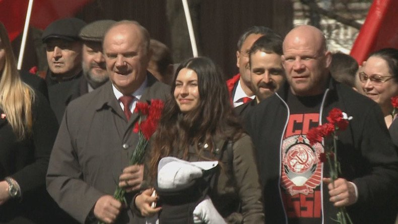 MMA fighter Jeff Monson turns up as Russian communist leader’s sidekick for Lenin’s bday (VIDEO)