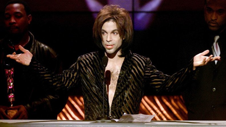 7 completely crazy stories that sum up wild world of Prince (VIDEOS)