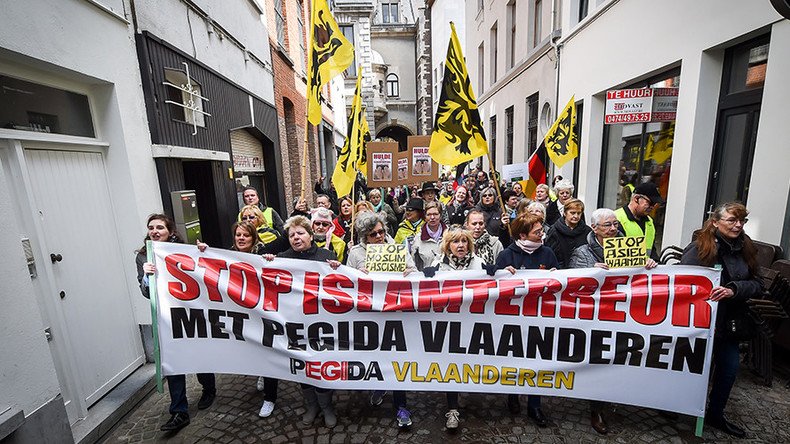 PEGIDA protesters clash with police during rally in northern Belgium (VIDEO)