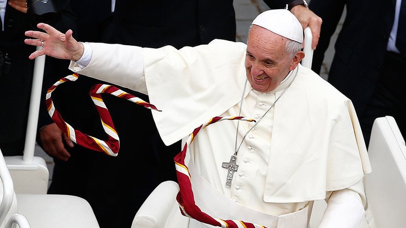 Happiness can't be downloaded like an app, Pope tells teens 