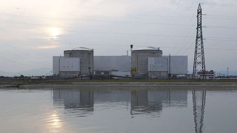 Hollande vows to shut down France’s oldest nuclear power plant