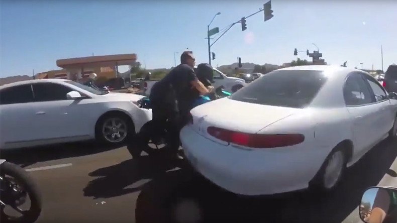 GTA Phoenix: Motorcycle police chase ends in daring getaway (VIDEO)