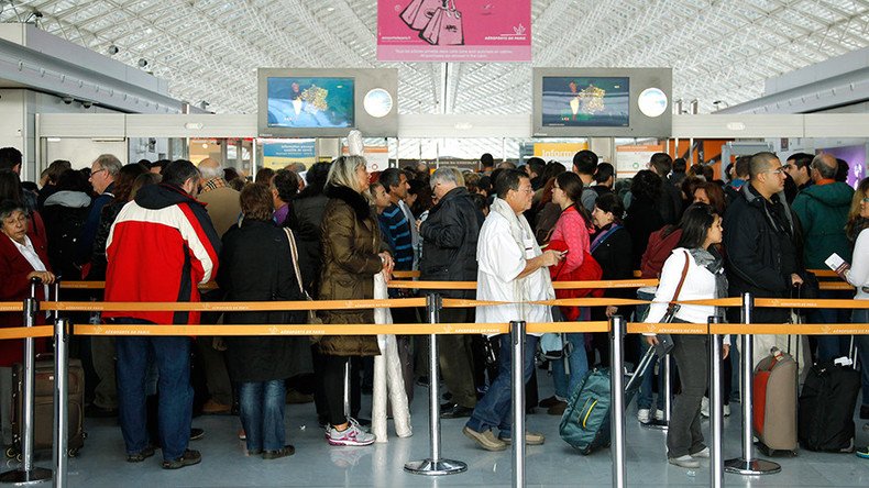 Paris, Berlin mull 'emergency brake' for visa-free travel deal with Turkey – report