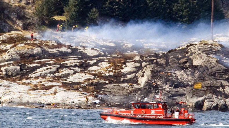 Statoil chopper crashes off Norway coast, at least 11 of 13 on board dead